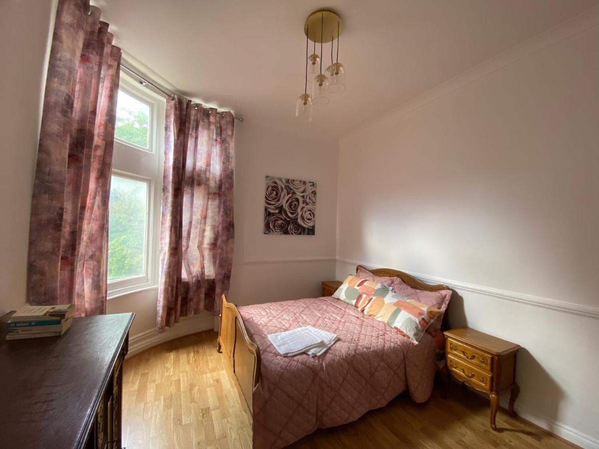Apartment Seaside Rentals Bournemouth Centre - Large 3Br, Wifi, Beach 8 Min Walk Bournemouth