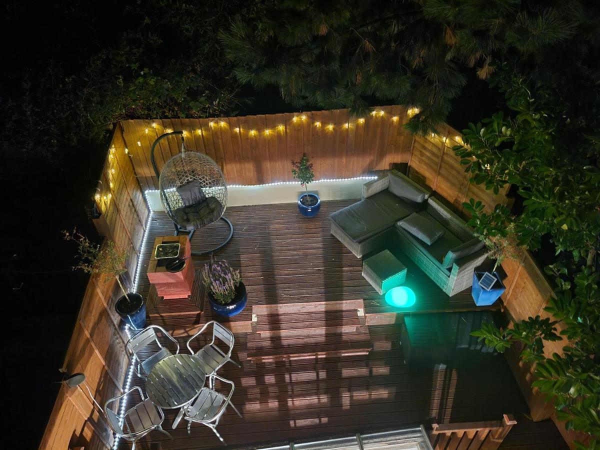 Beachfront With Bbq Sun Deck Apartment