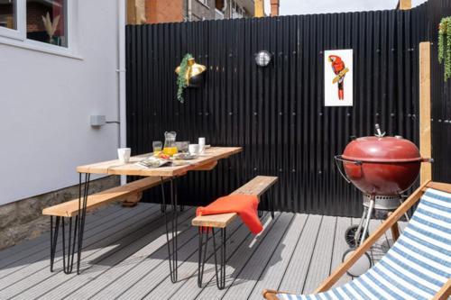 Ultimate Glam, Vintage Pad. Cool 70s Bar. Holiday home Bournemouth