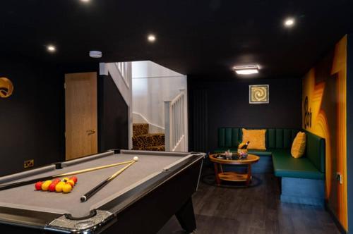 Holiday home Ultimate Glam, Vintage Pad. Cool 70s Bar.