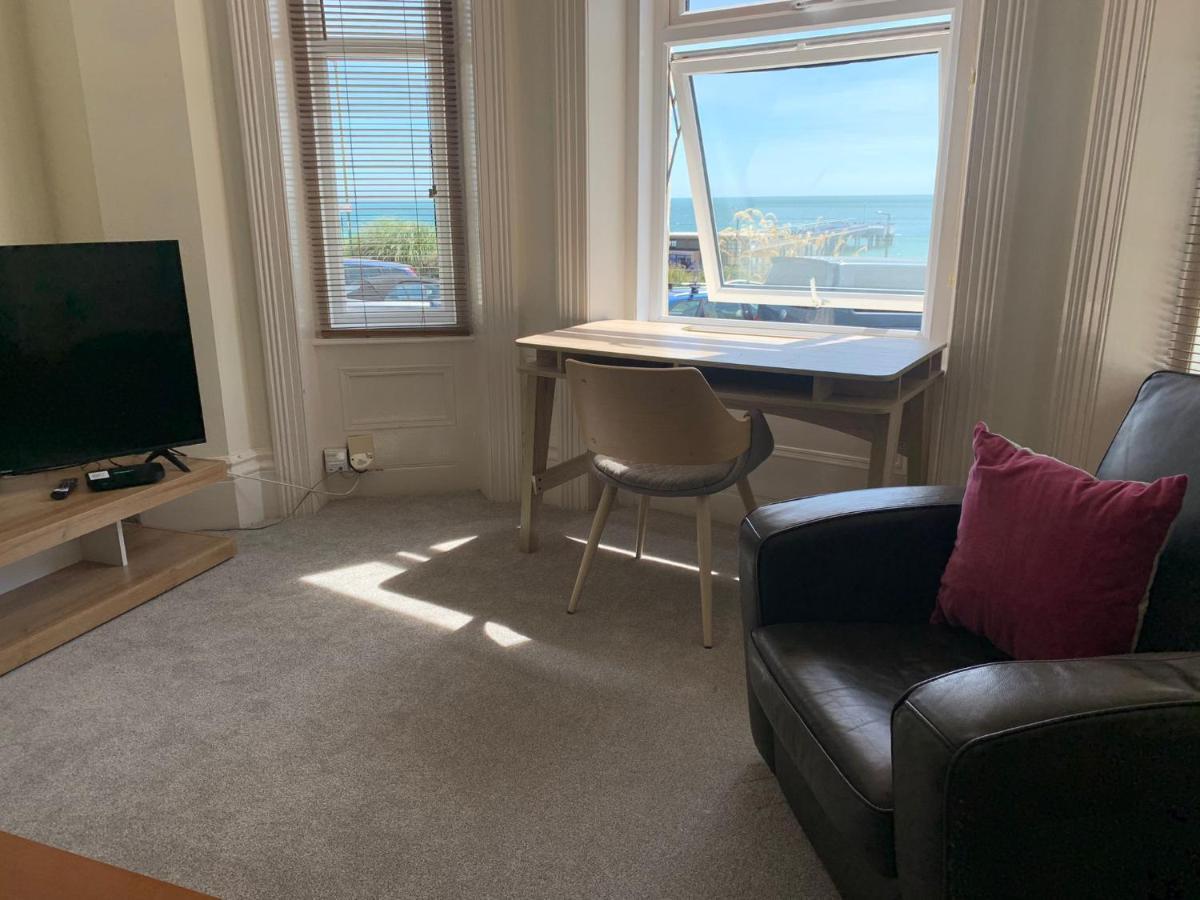 Apartment Beachfront With Bbq Sun Deck