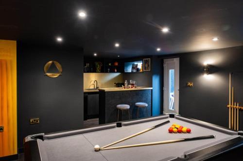 Ultimate Glam, Vintage Pad. Cool 70s Bar. * Bournemouth