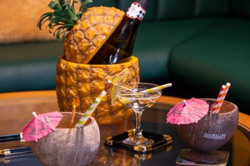 Ultimate Glam, Vintage Pad. Cool 70s Bar. Holiday home *
