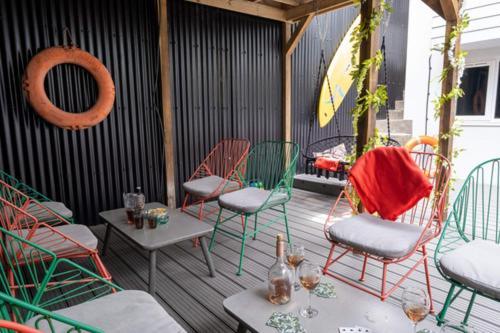 Ultimate Glam, Vintage Pad. Cool 70s Bar. *