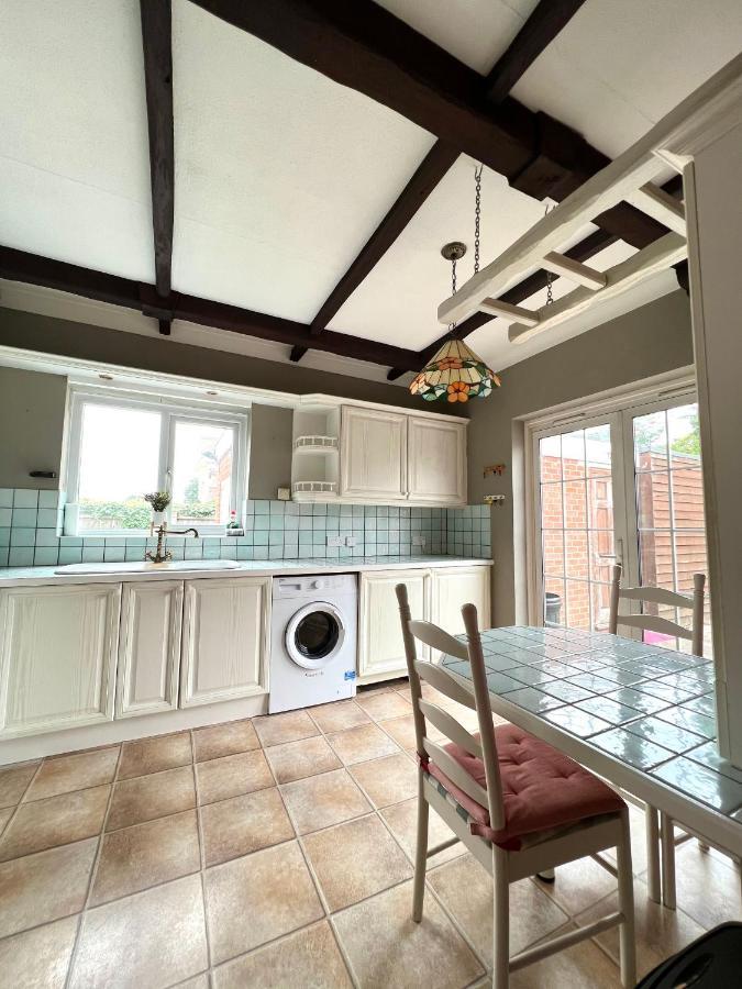 19a Stourwood Avenue *