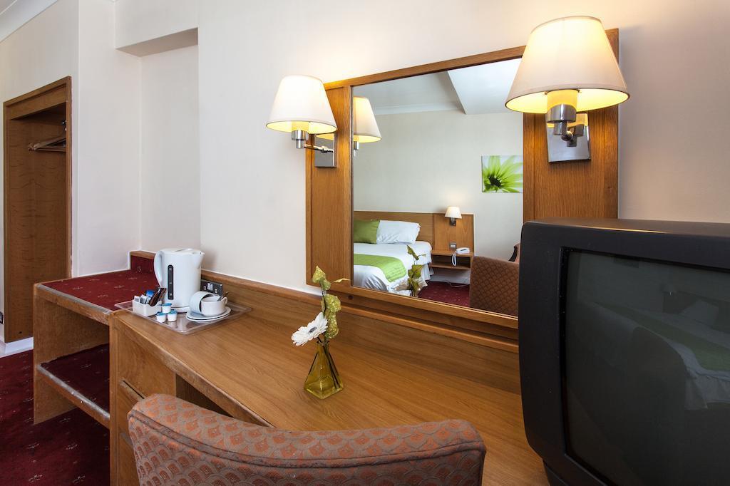 The Roundhouse 3*