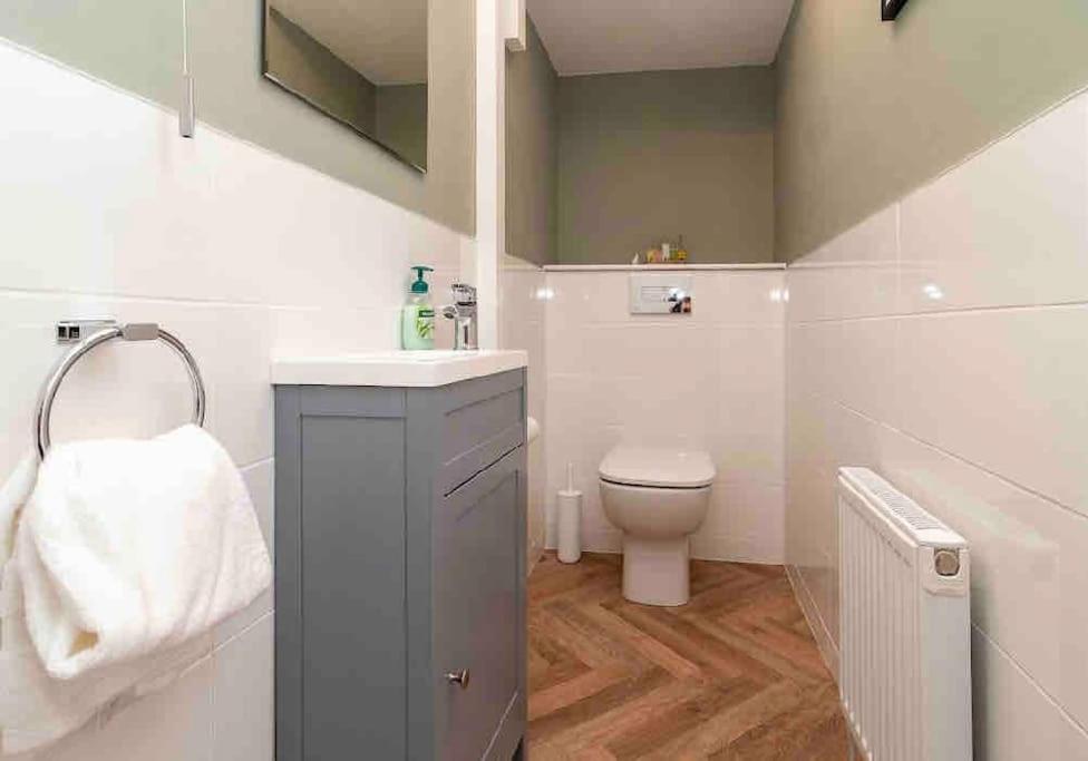 Holiday home Lovely 4 Bed House *