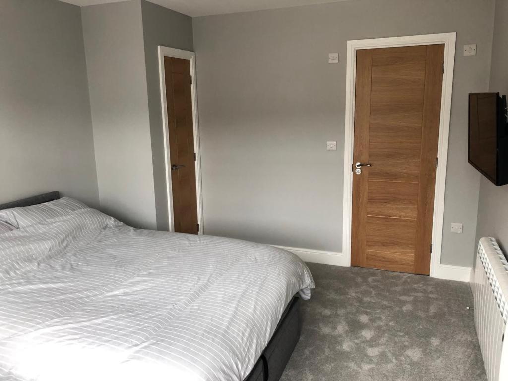 1 Bedroom Ground Floor Apartment *