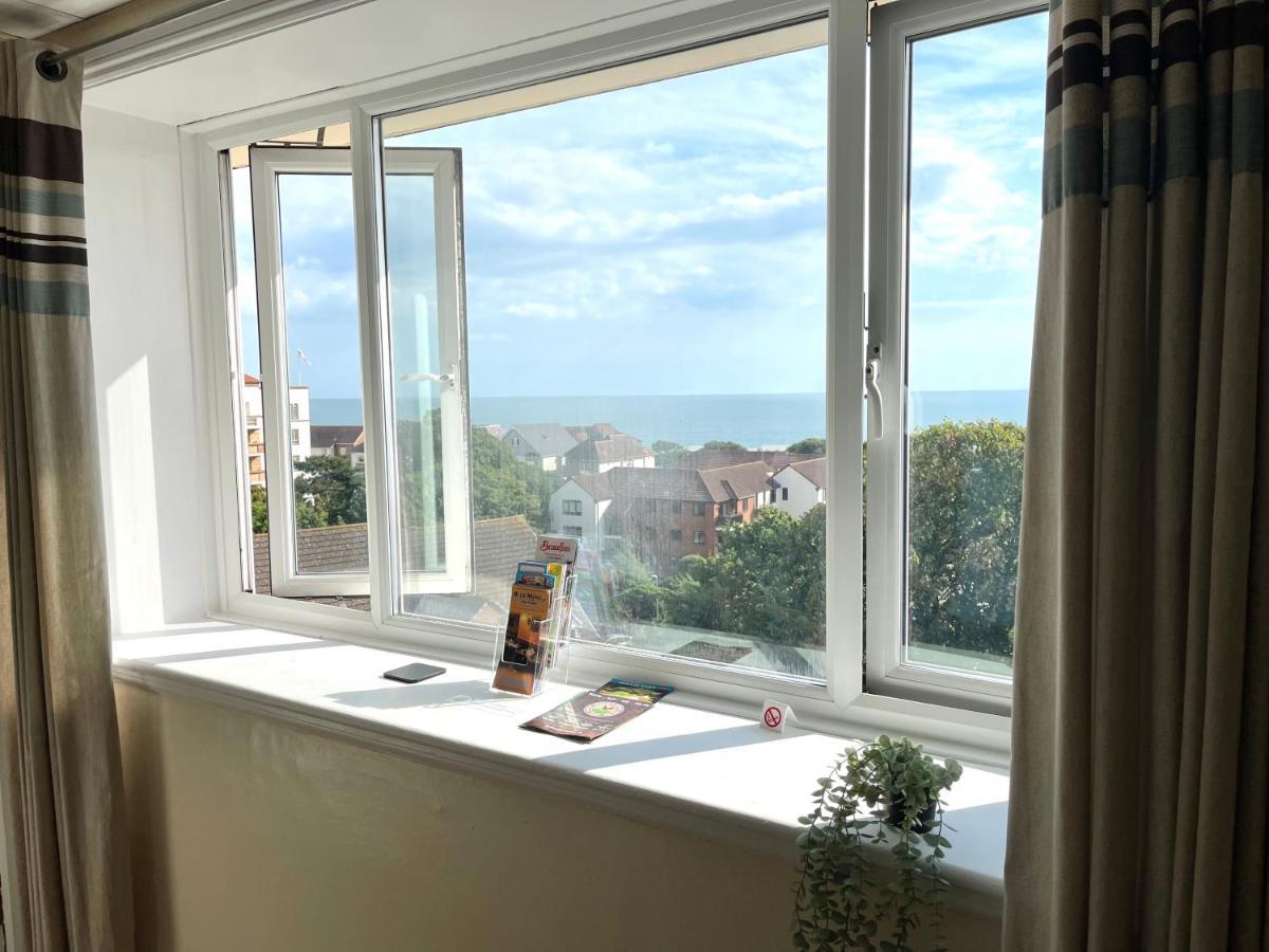 Sea View Family By Gym & Parking Apartment Bournemouth