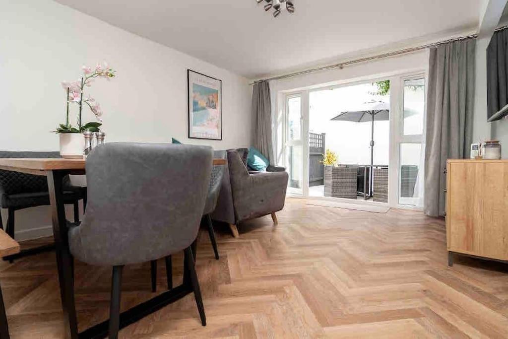 Lovely 4 Bed House Holiday home *