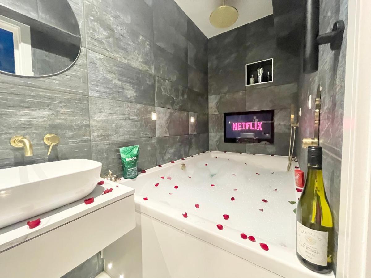 Coastline Retreats - Cloud9: Luxury Garden Flat With Modern Amenities Apartment *