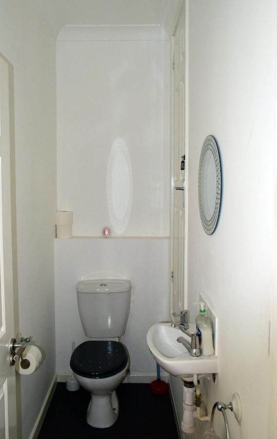 Escape 4 Bedroom House, Sleeps 11, 2 Free Parking, Garden, Wifi, Smart Tv, Newly Decorated * Bournemouth