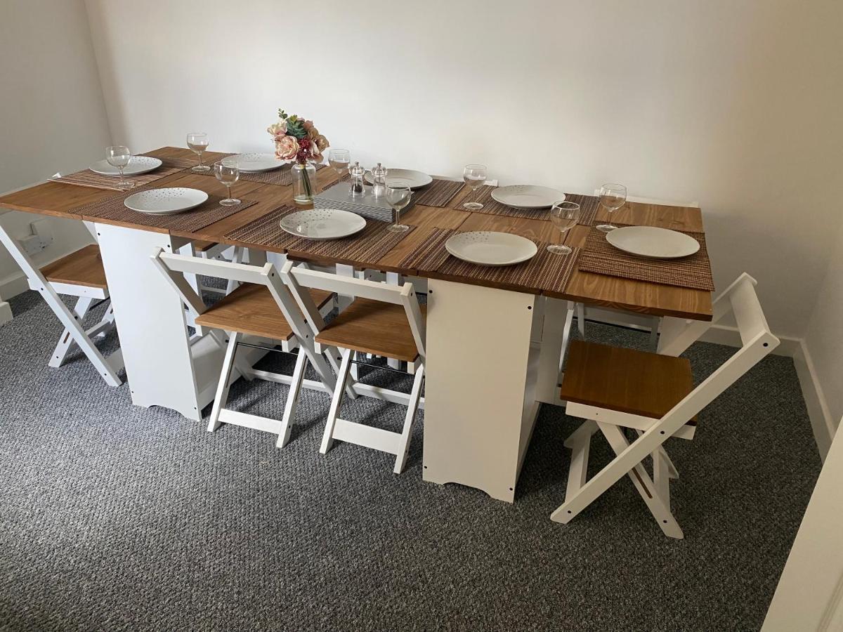 Escape 4 Bedroom House, Sleeps 11, 2 Free Parking, Garden, Wifi, Smart Tv, Newly Decorated Bournemouth