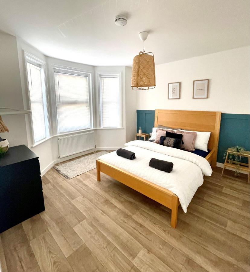 Central, Bright & Spacious - Parking Included Apartment