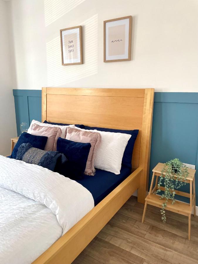Apartment Central, Bright & Spacious - Parking Included *