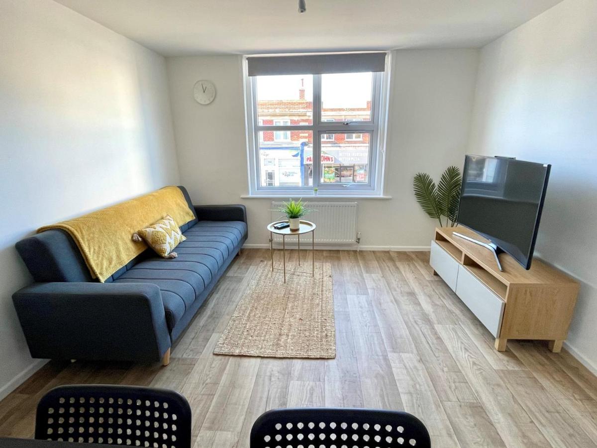 Central, Bright & Spacious - Parking Included Apartment Bournemouth