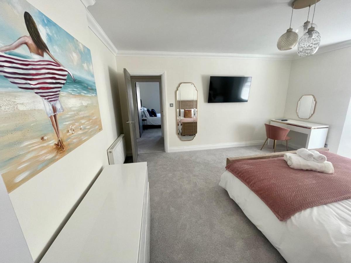 Exquisite Apartment, Stone Throw From The Apartment
