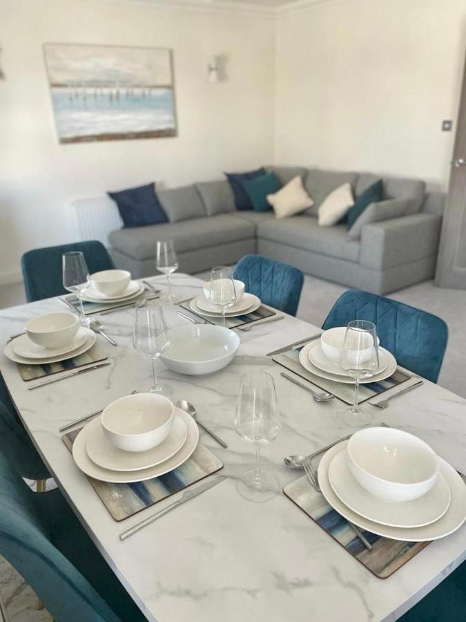 Apartment Exquisite Apartment, Stone Throw From The