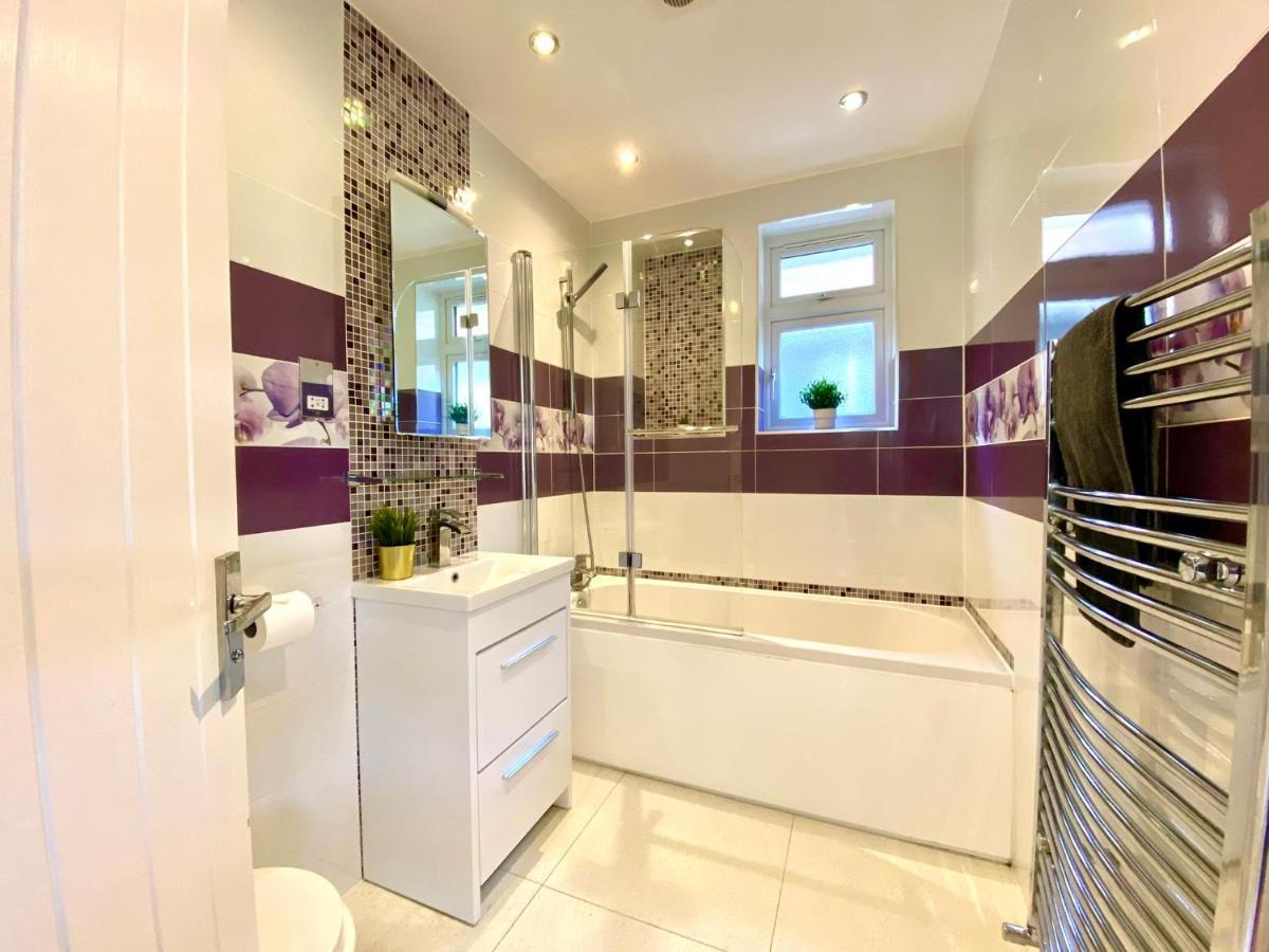 Seaside Serenity: Stylish 2-bedroom Near Bournemouth's Bournemouth