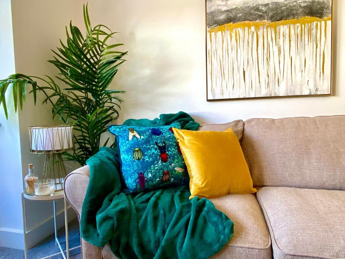 Seaside Serenity: Stylish 2-bedroom Near Bournemouth's