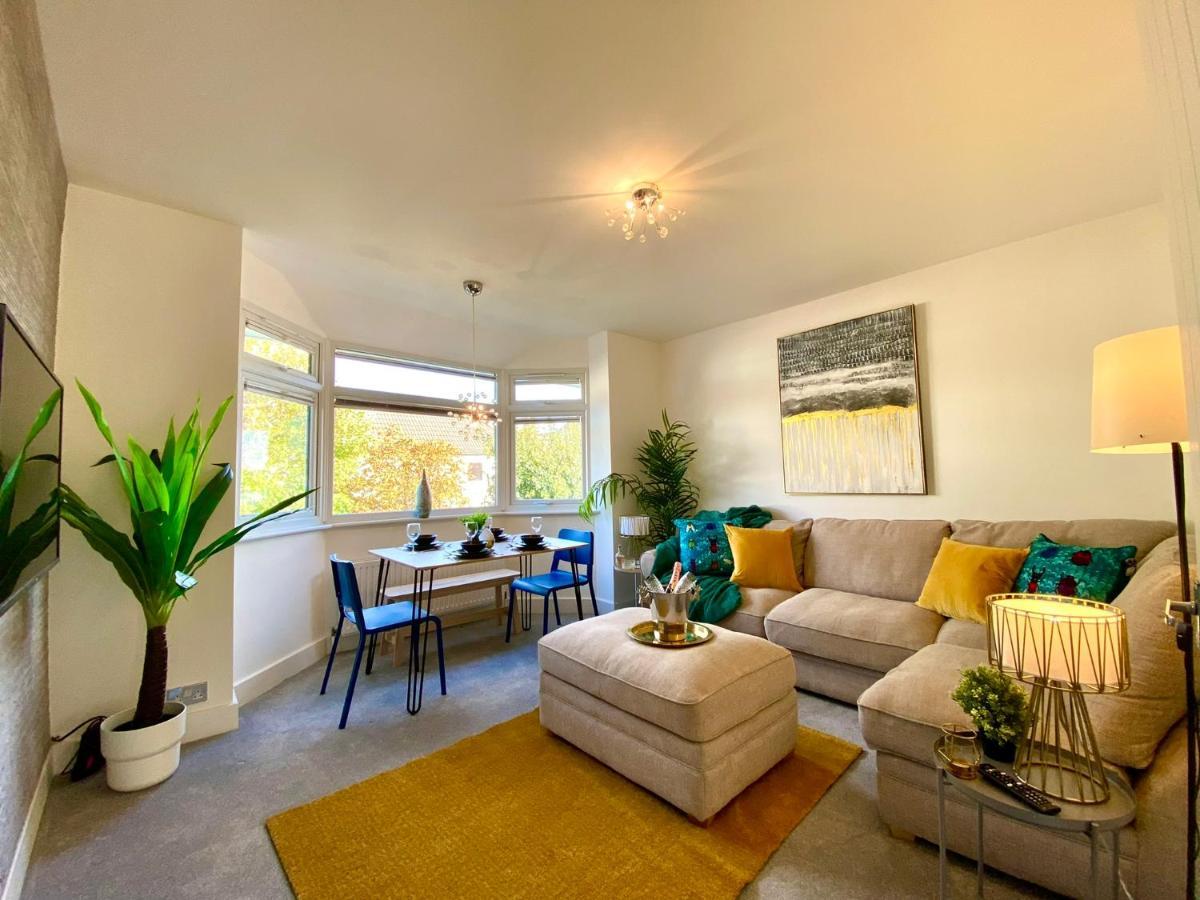 Seaside Serenity: Stylish 2-bedroom Near Bournemouth's * Bournemouth