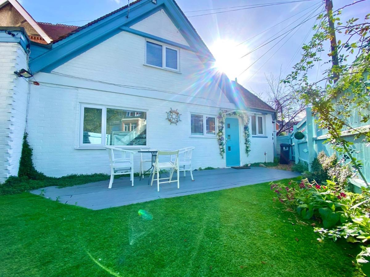 Seaside Retreat: 3br Near Beach Holiday home *