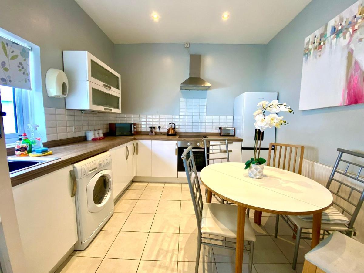 Seaside Retreat: 3br Near Beach Holiday home *