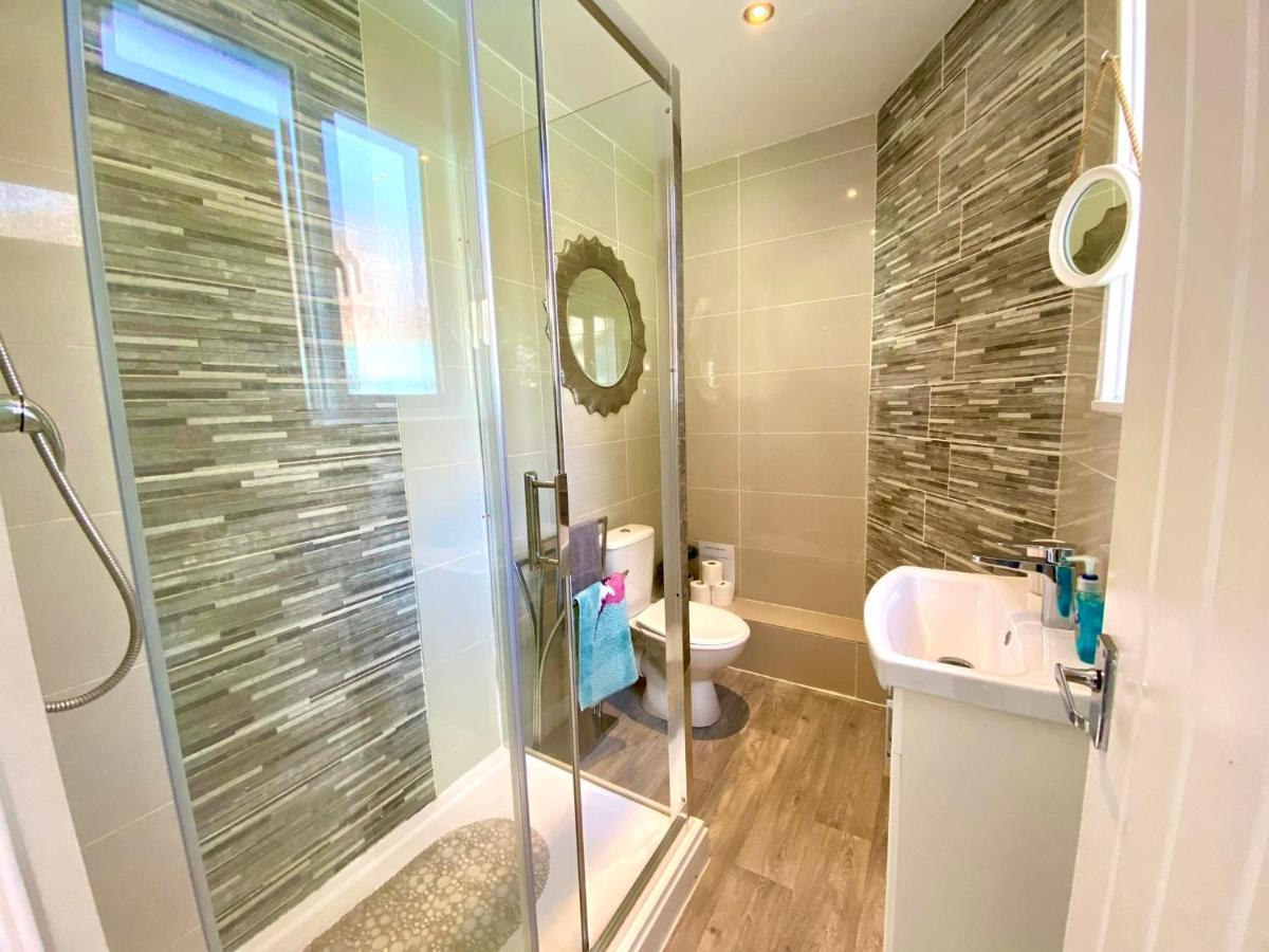 Seaside Retreat: 3br Near Beach Holiday home Bournemouth