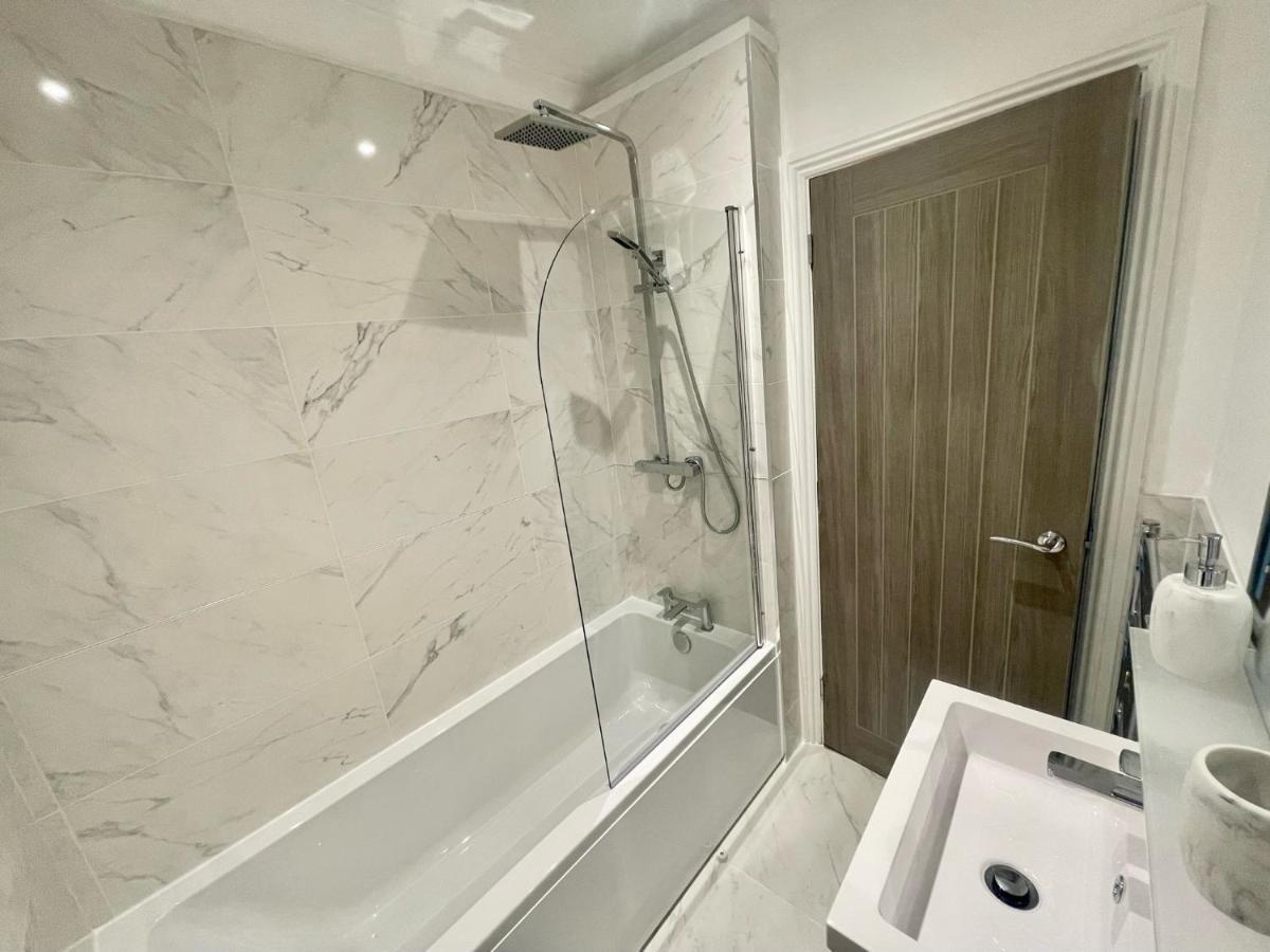 Apartment Exquisite Apartment, Stone Throw From The *