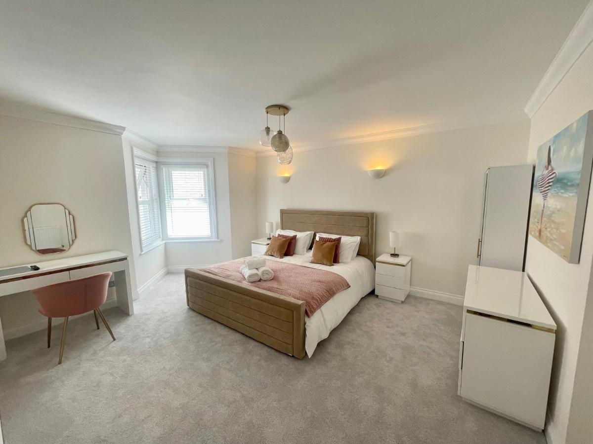 Exquisite Apartment, Stone Throw From The *