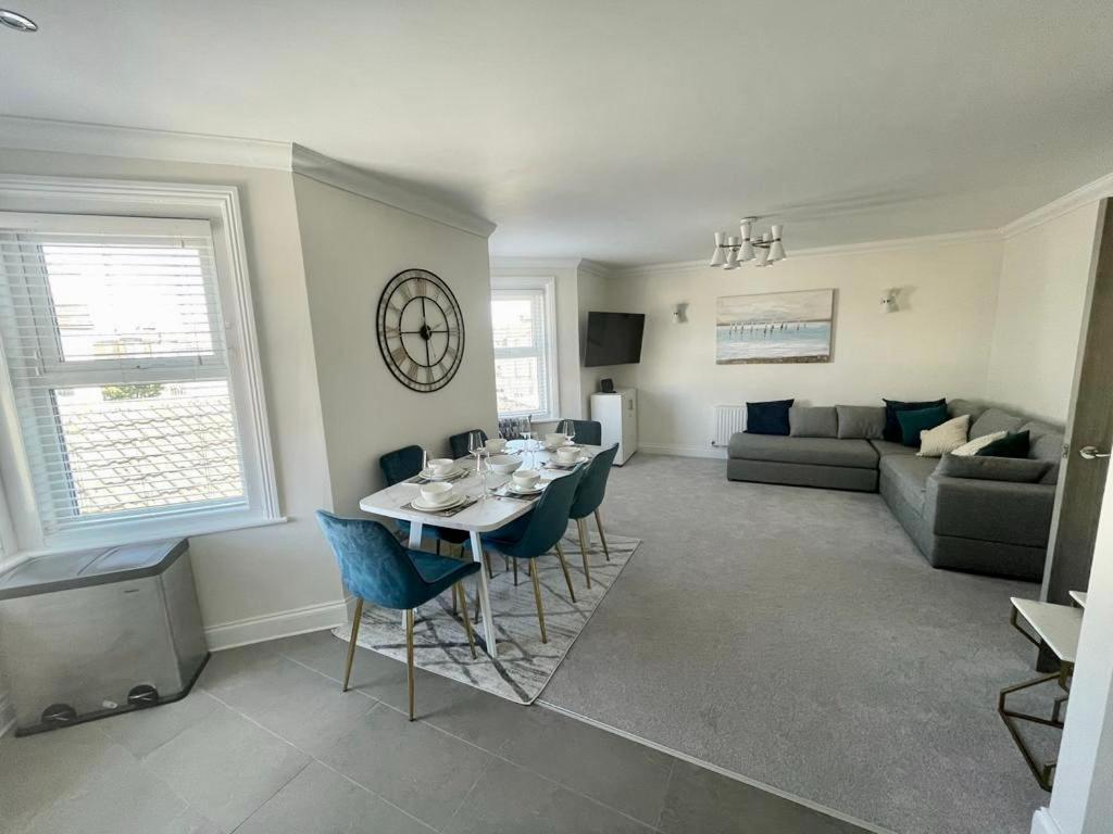 Exquisite Apartment, Stone Throw From The Apartment Bournemouth