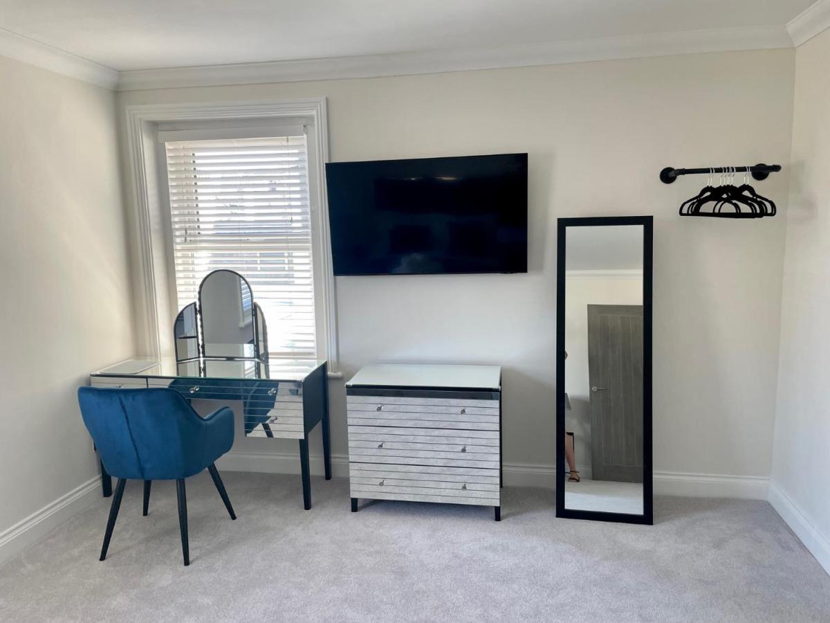 Apartment Exquisite Apartment, Stone Throw From The Bournemouth