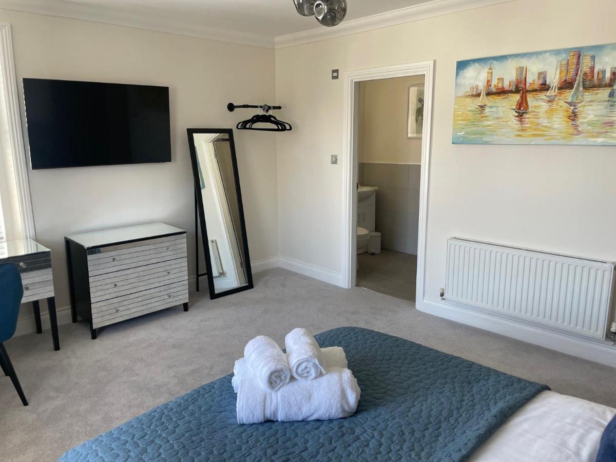 Exquisite Apartment, Stone Throw From The Apartment *