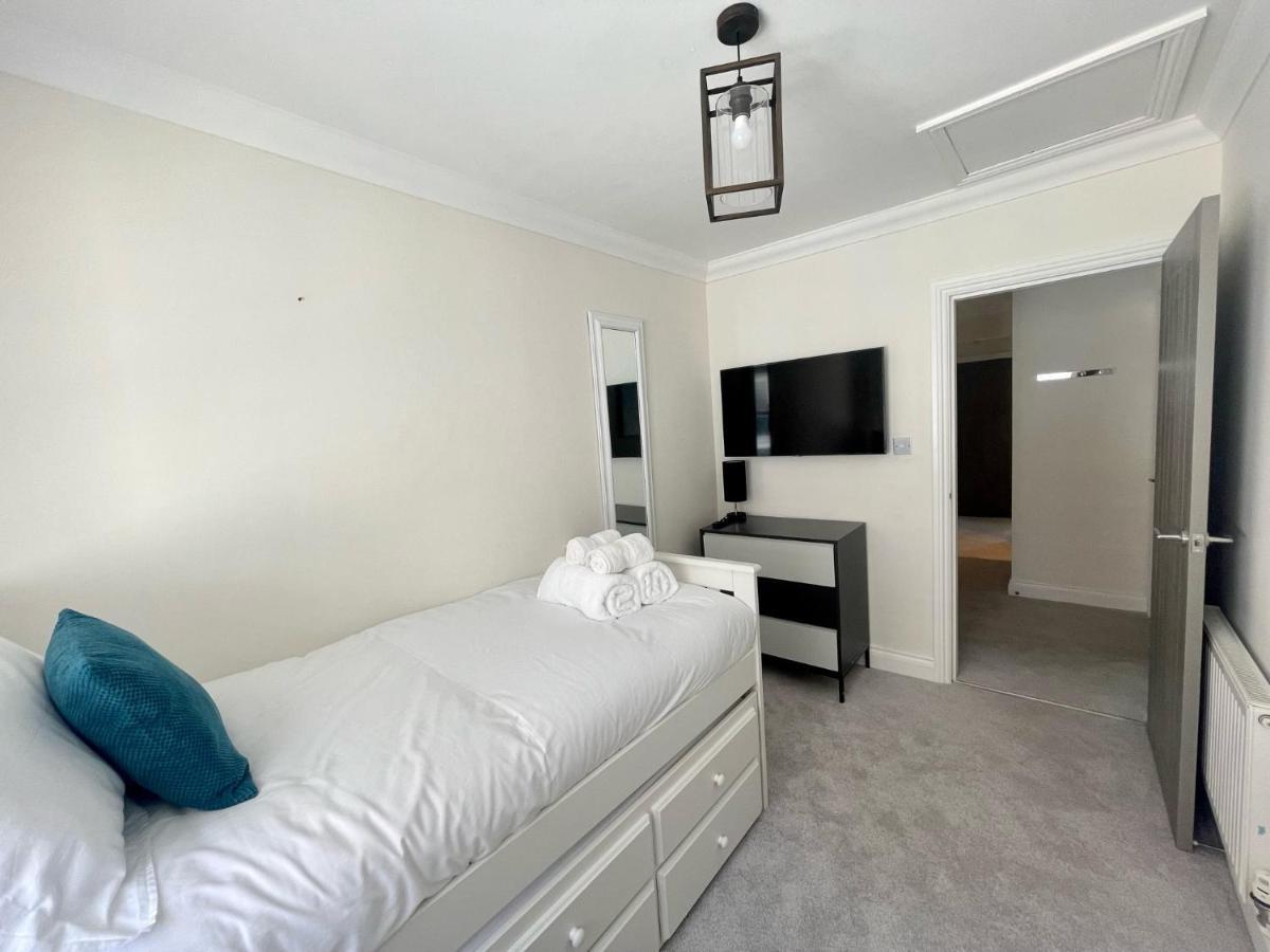 Exquisite Apartment, Stone Throw From The