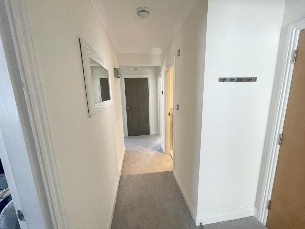 Apartment Exquisite Apartment, Stone Throw From The