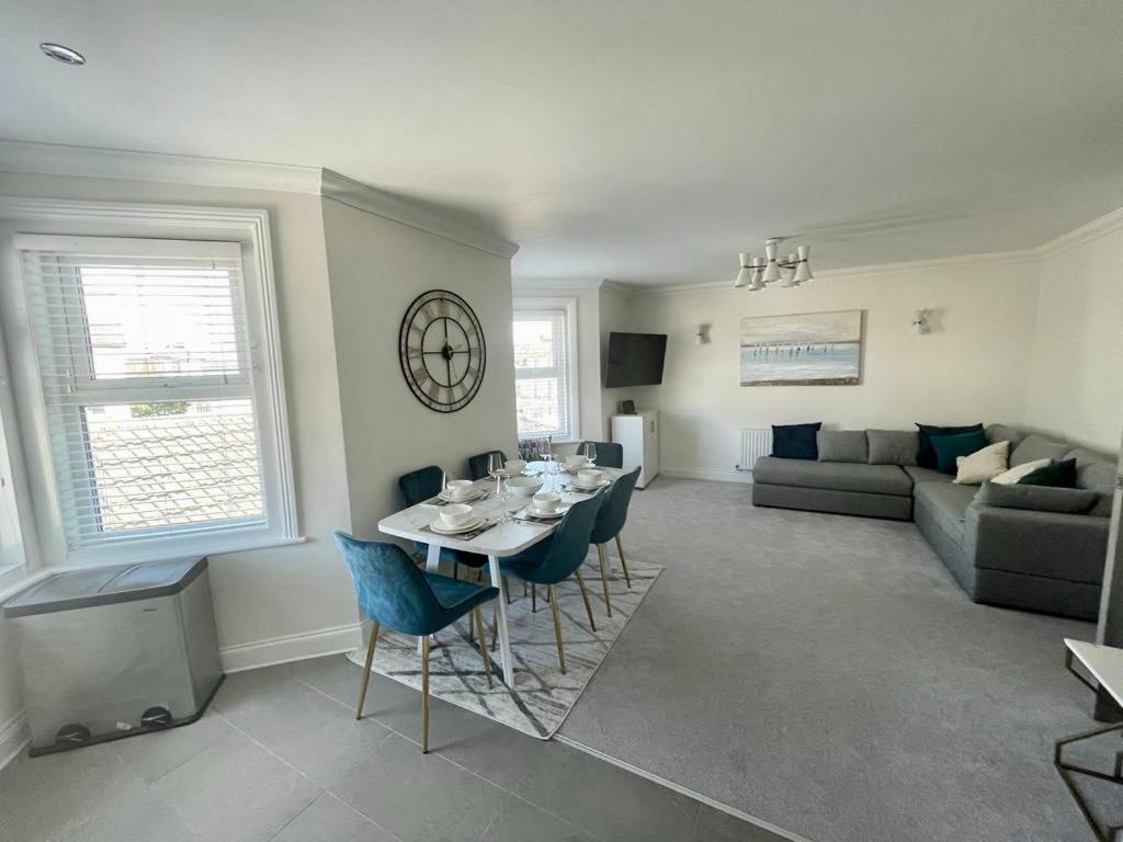 Exquisite Apartment, Stone Throw From The *