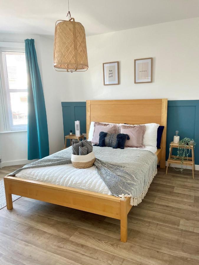 Central, Bright & Spacious - Parking Included Apartment *