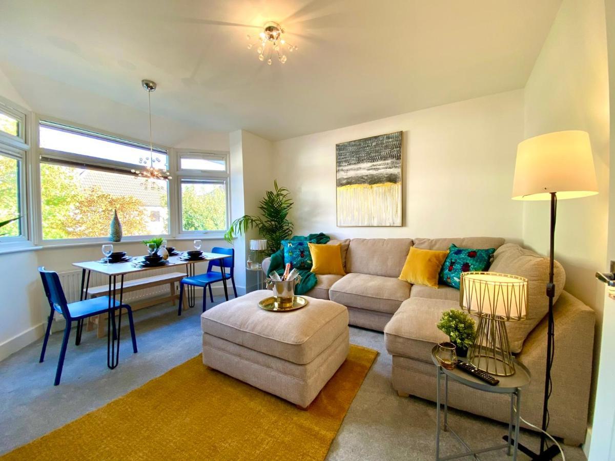 Seaside Serenity: Stylish 2-bedroom Near Bournemouth's Apartment Bournemouth