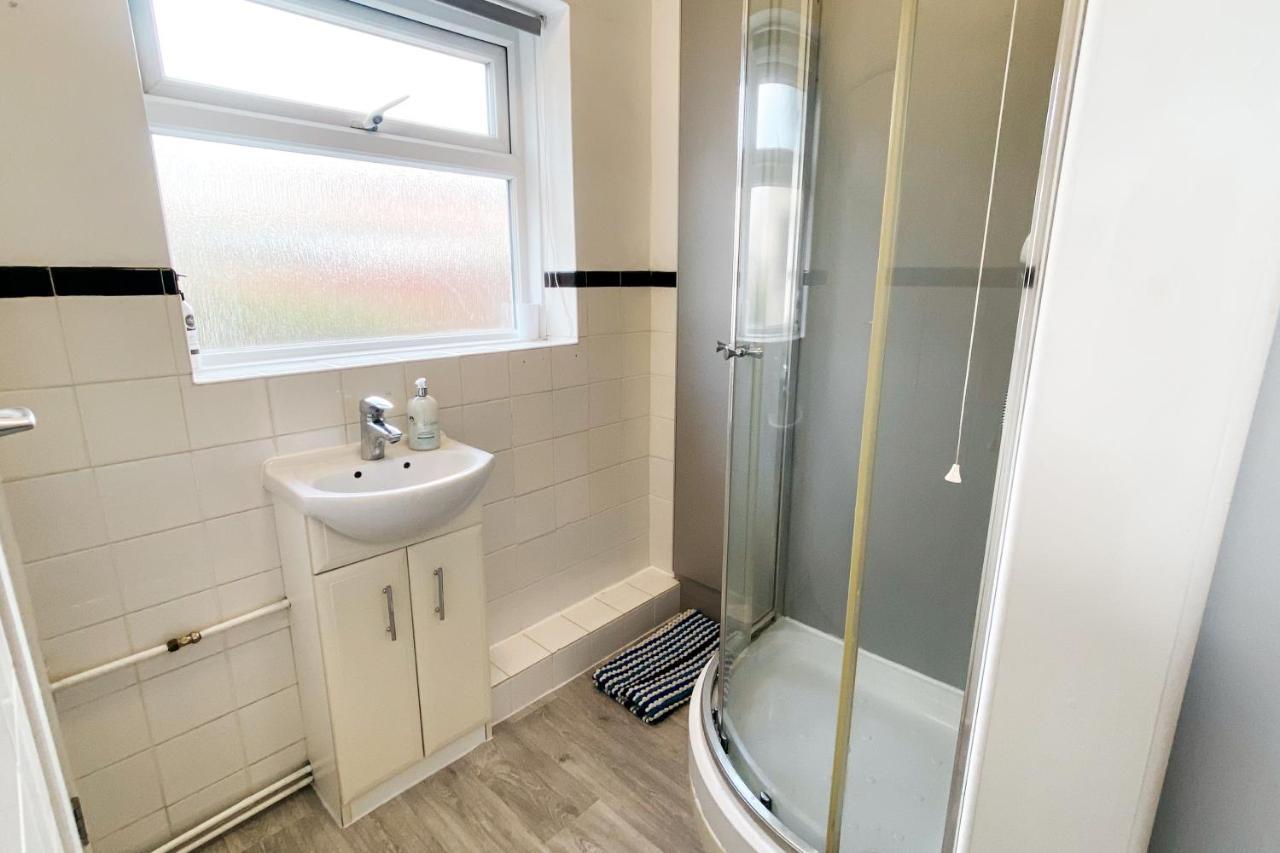 Holiday home Spacious 6 Bedroom House Close To Beaches And Town *
