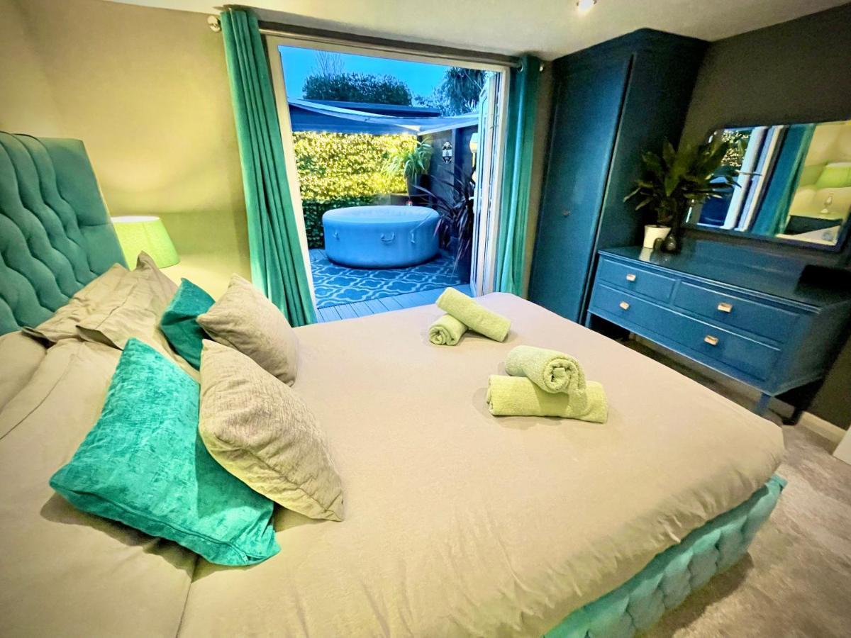 A Hidden Gem With Private Hot Tub And Garden - Netflix - Fast Wifi - Free Parking Apartment