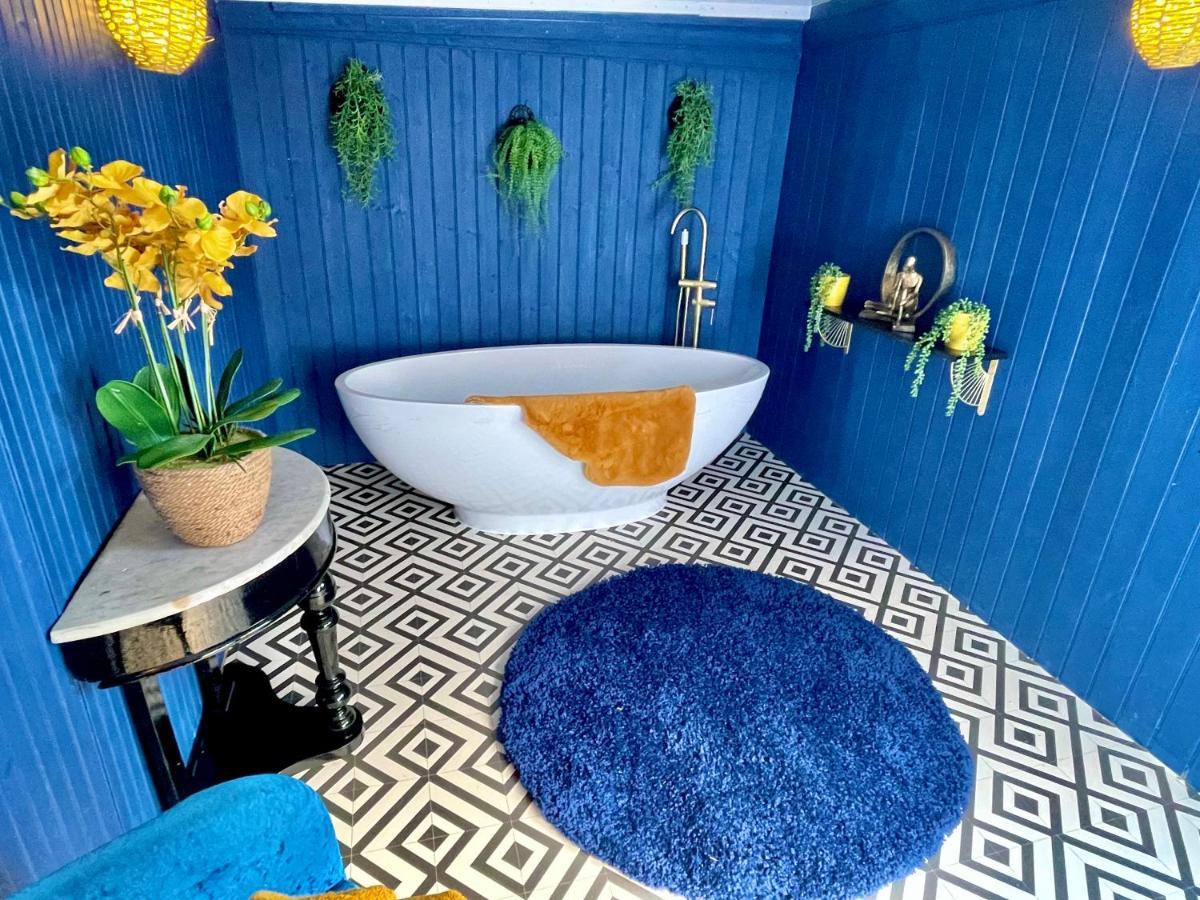 A Hidden Gem With Private Hot Tub And Garden - Netflix - Fast Wifi - Free Parking *