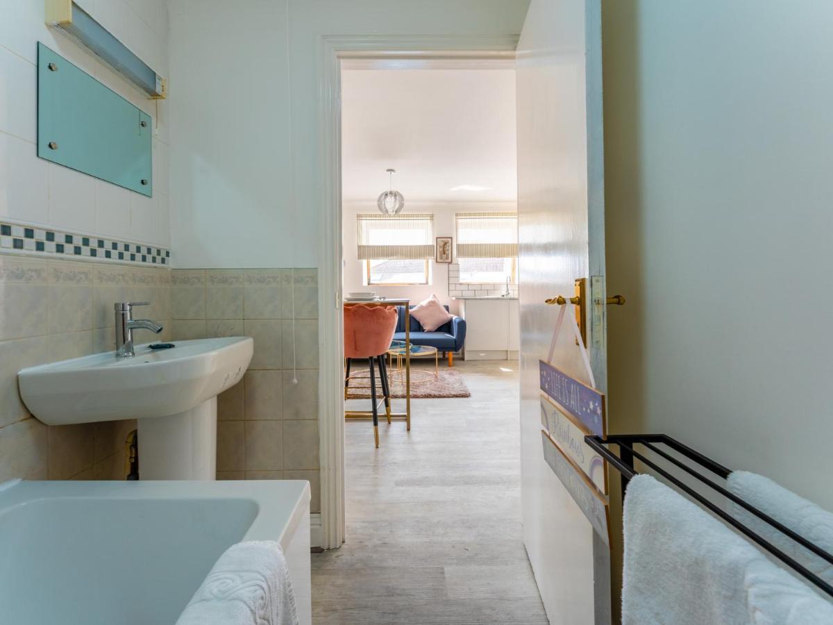 Apartment Lovely 2 Bedroom With Free Parking