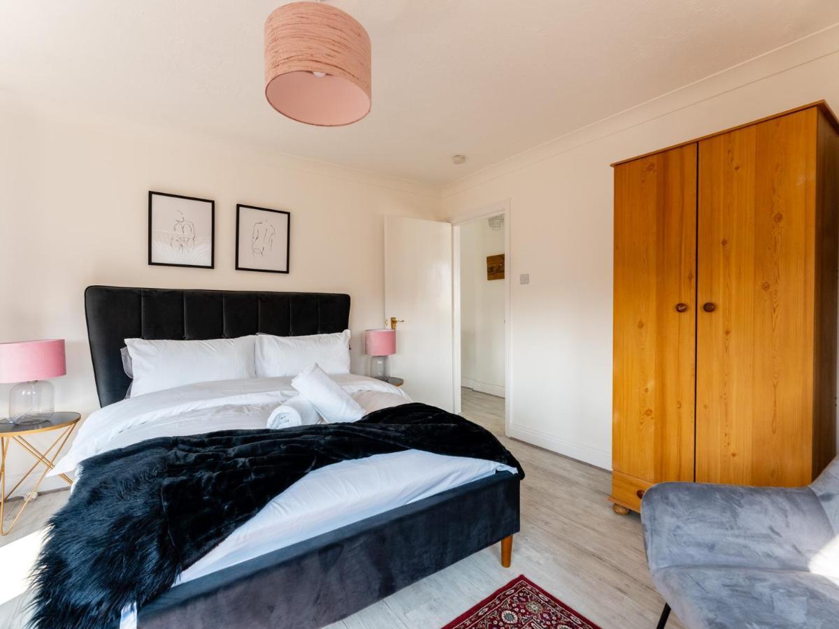 Apartment Lovely 2 Bedroom With Free Parking *
