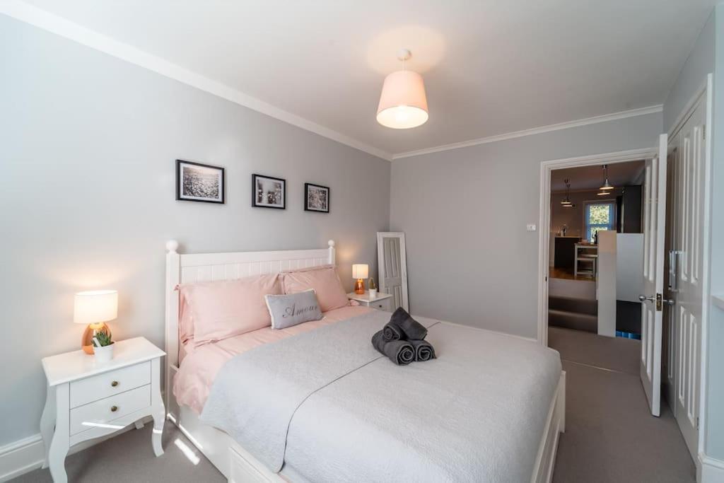 Apartment A Beautiful And Stylish 2 Bed Flat Close To