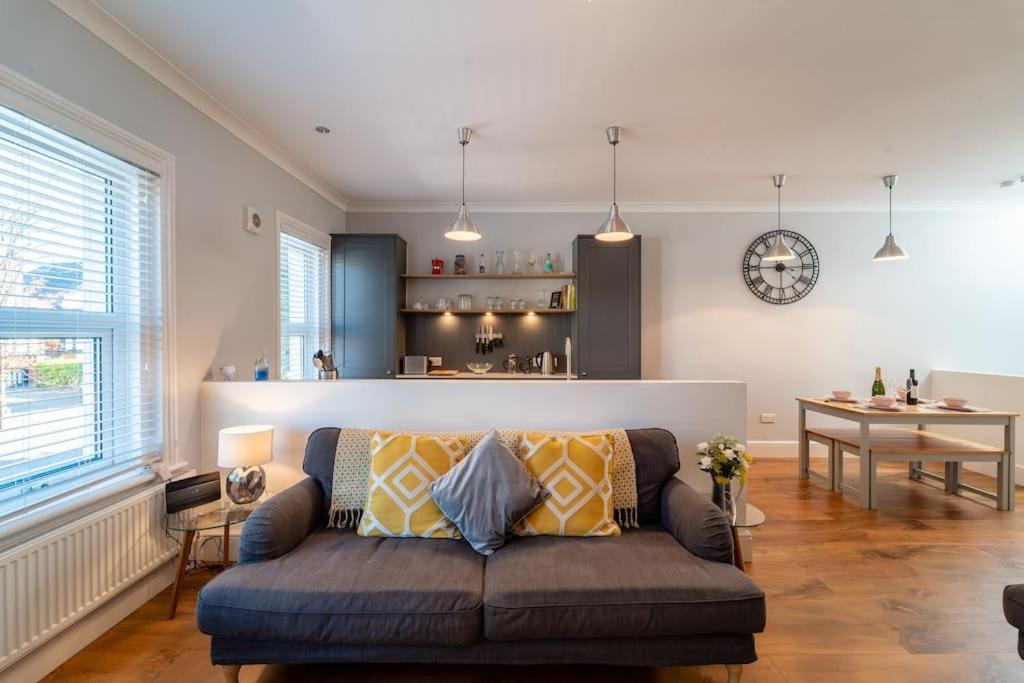 A Beautiful And Stylish 2 Bed Flat Close To * Bournemouth