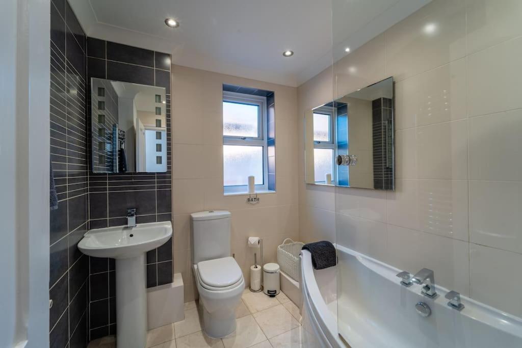Apartment A Beautiful And Stylish 2 Bed Flat Close To