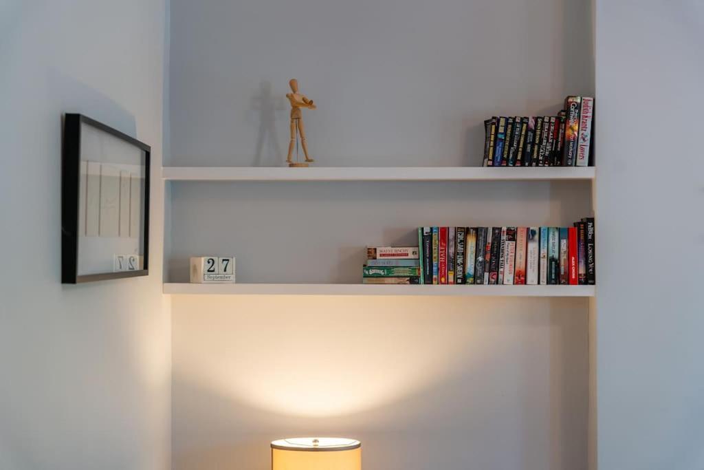 A Beautiful And Stylish 2 Bed Flat Close To