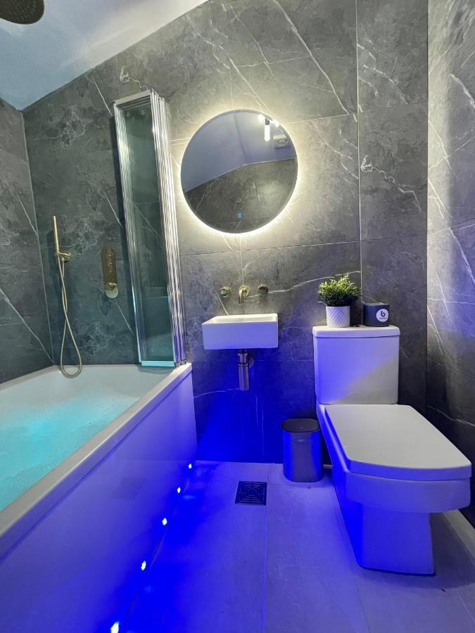 Coastline Retreats: Beachside Luxury With Jet Bath & Entertainment * Bournemouth