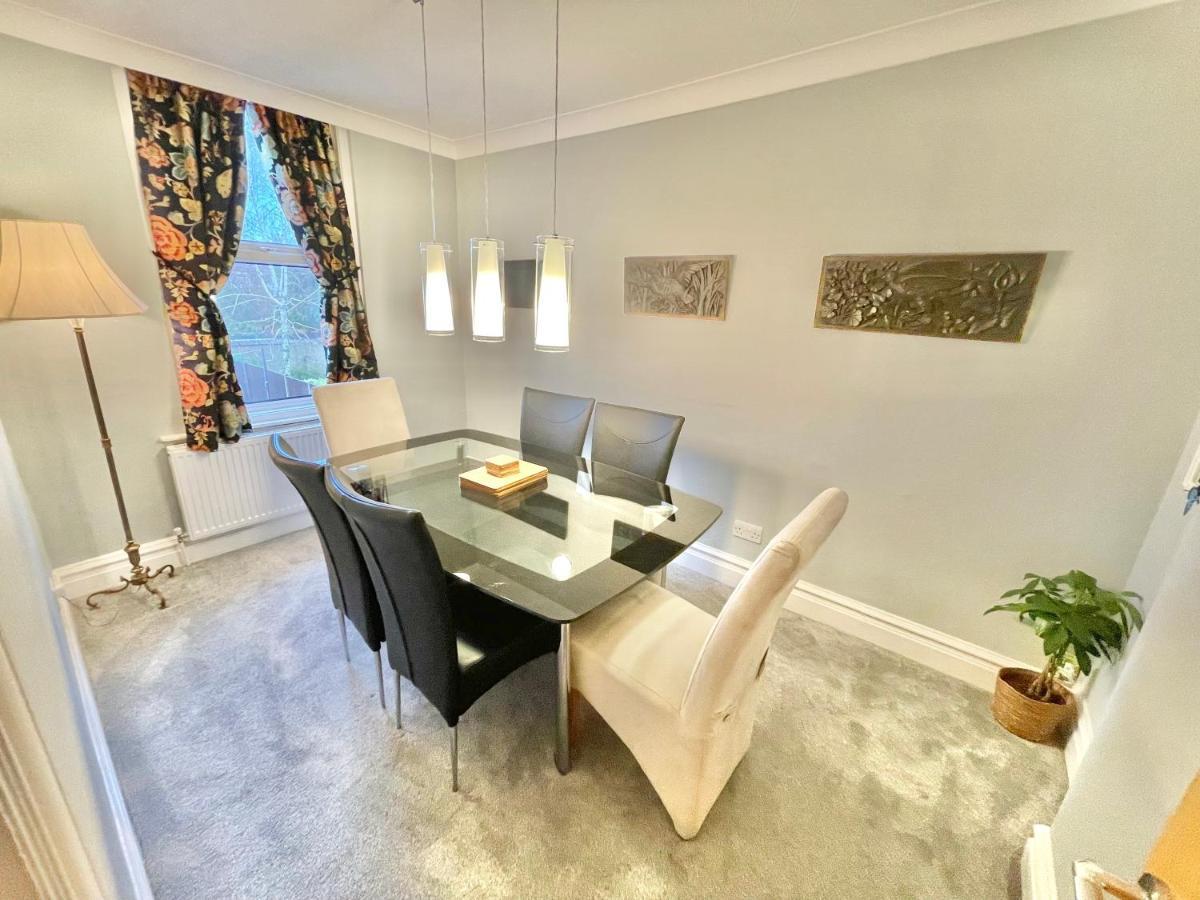 Spacious Four Bed With Parking - Apartment Bournemouth