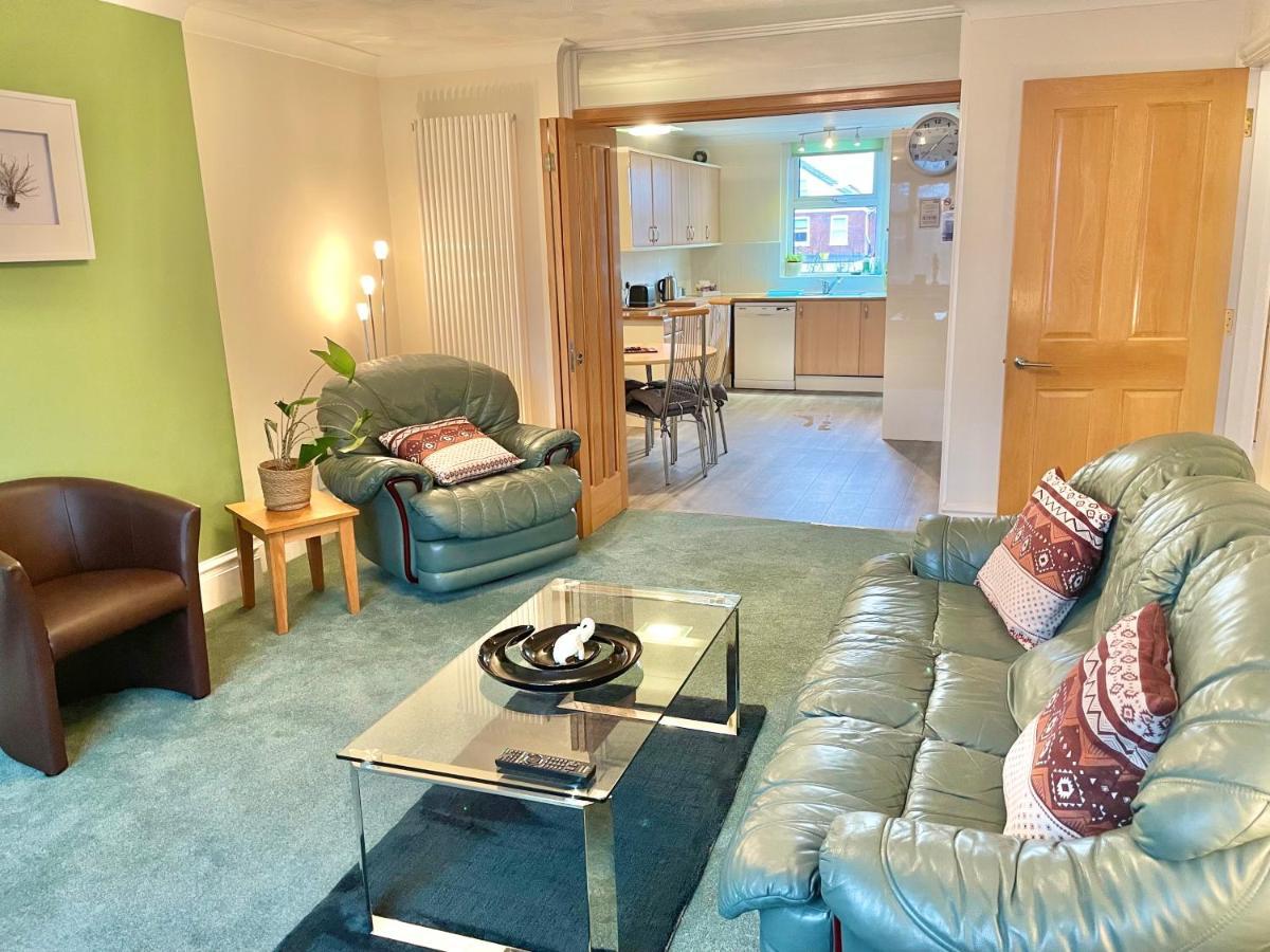Spacious Four Bed With Parking - Bournemouth